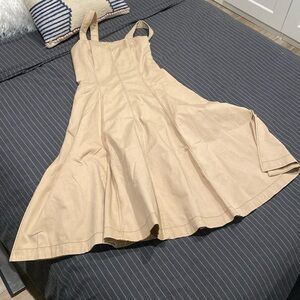 ESPRIT Woman’s classic beige dress with side cuts